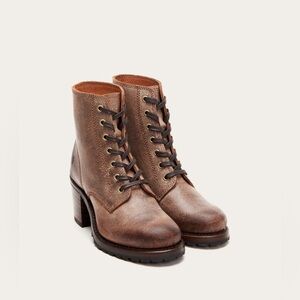 Frye Sabrina 6G Lace Up Boots Distressed Leather